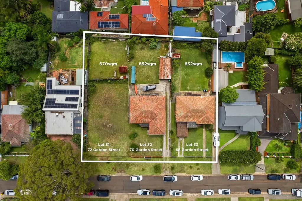 Manly Vale 5房 Manly Vale珍稀地块 1954sqm巨幅土地 北向景观佳 靠近Town Centre 开发潜力大 Rare triple site opportunity offered in one line or separately