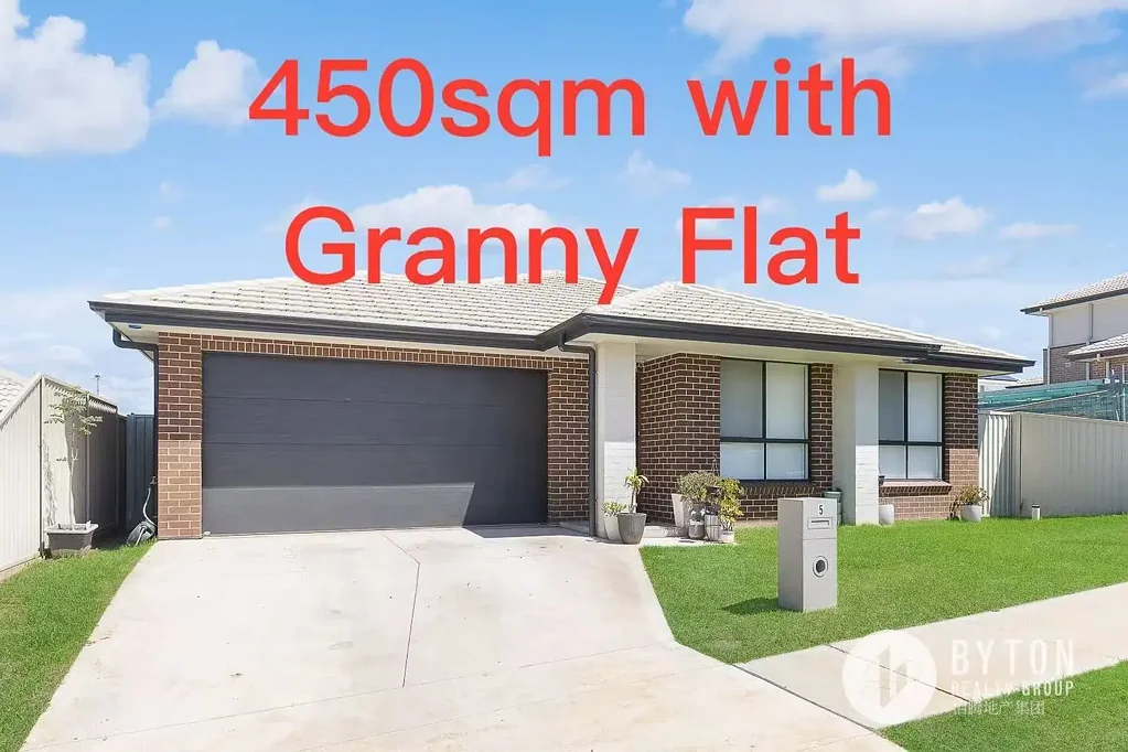 Menangle Park 5 Bedroom Modern Dual-Living Home with Granny Flat | Only One Year New Family Residence