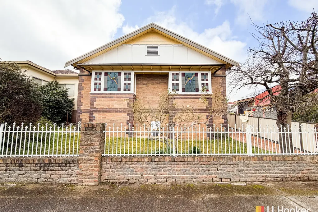 CENTRALLY LOCATED DOUBLE BRICK
