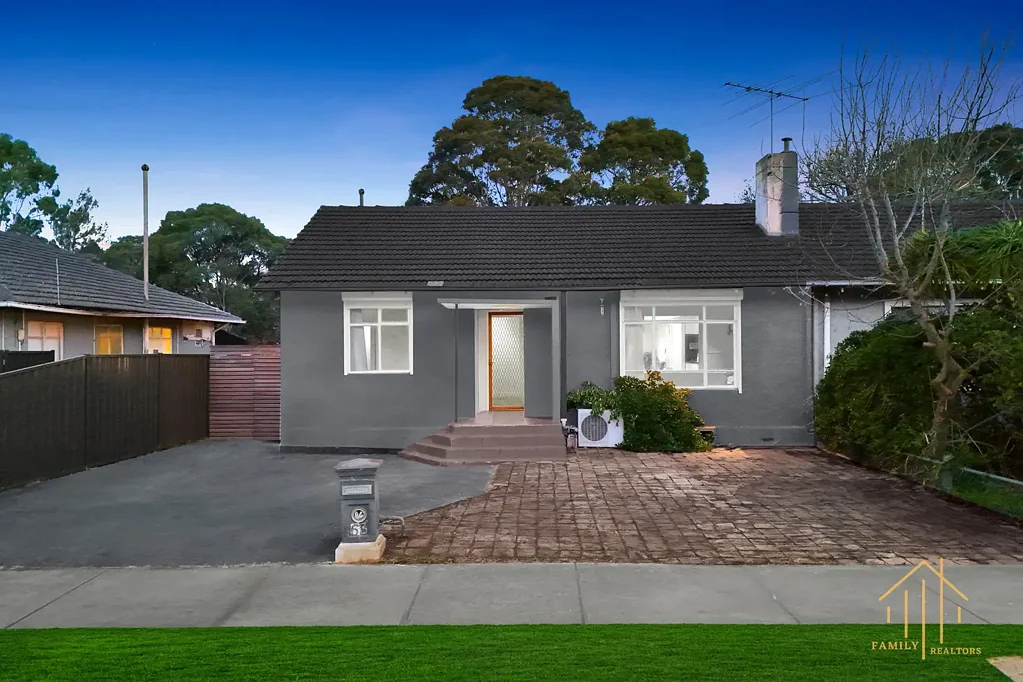 Doveton 3房 宽敞三卧 470sqm地块 功能齐全布局 宽敞后院空间 靠近学校公园 商场交通便捷 RENOVATED AND MOVE IN READY!