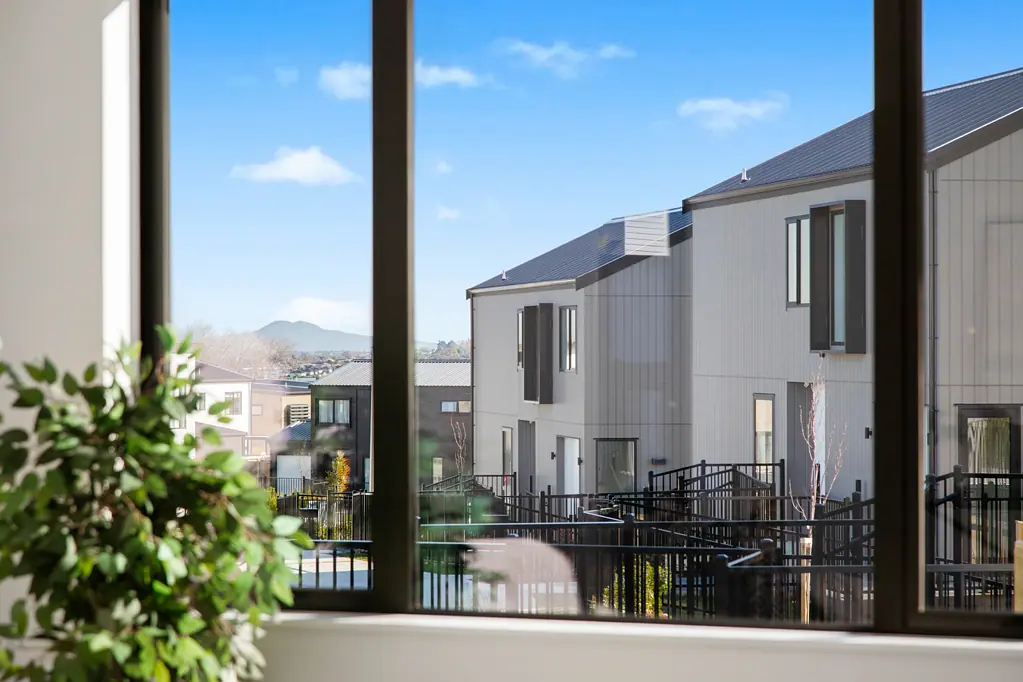 Flat Bush 4Moenga Excellence in Ormiston with a view to match