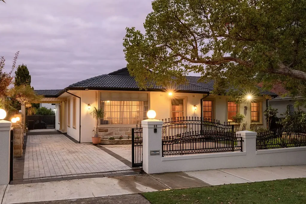 Strathfield 4બેડરૂમ Spacious Single Level Beauty on Prestigious Redmyre