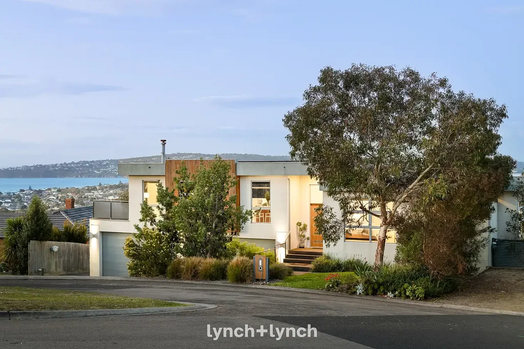 Dromana 3 Bedroom Designer Living With Breathtaking Views