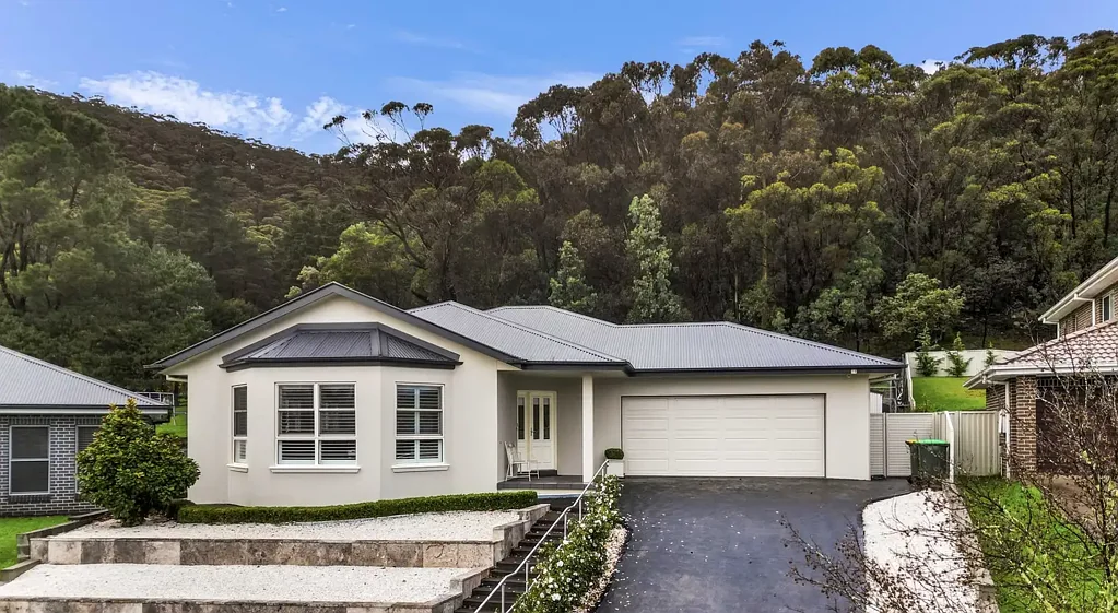 Lithgow 4 Slaapkamer Impeccably Presented Family Home in a Sought-After South Littleton Location