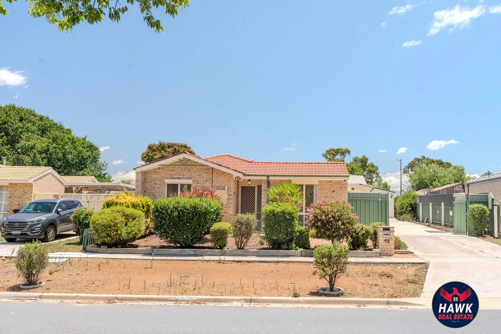 Well-Maintained Family Home with Generous Space and Outdoor Entertaining ( Available Now )