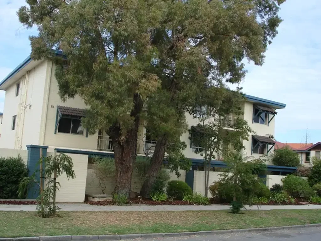 Comfortable 1-Bedroom Apartment in Convenient Como Location