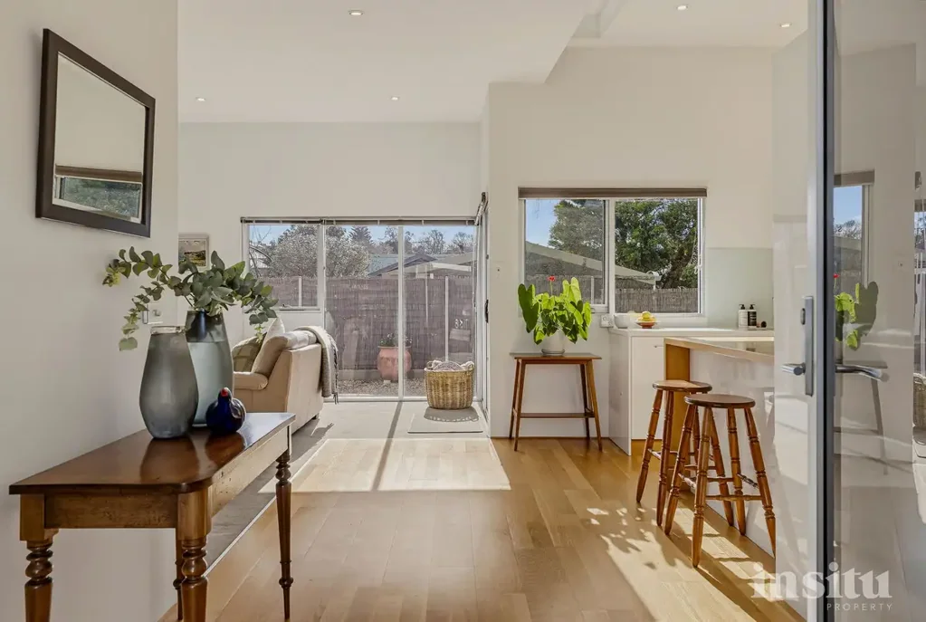Sandy Bay 3Moenga Stylish Low-Maintenance Living in Prestigious Sandy Bay.