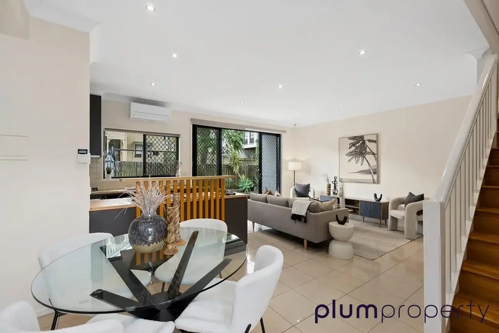 Spacious & Stylish Townhouse in Prime Toowong Location!