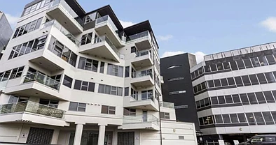 $45万买入，$2万甩卖：奥克兰公寓白菜价挂牌，中介提示风险