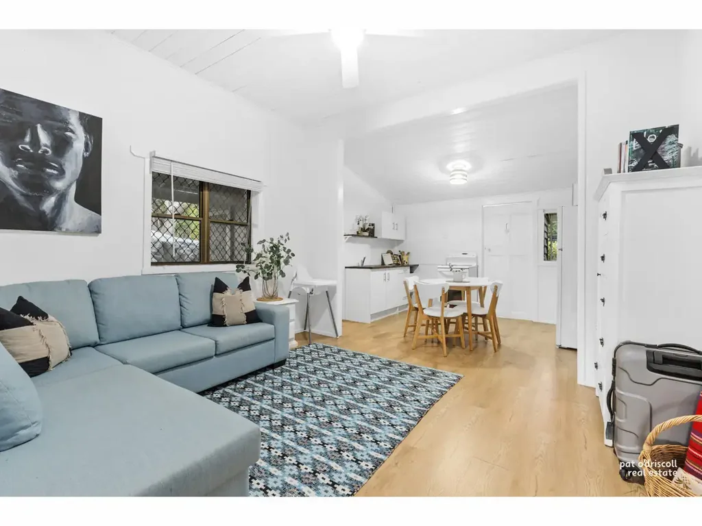 MODERN COTTAGE LIVING ON THE RANGE!