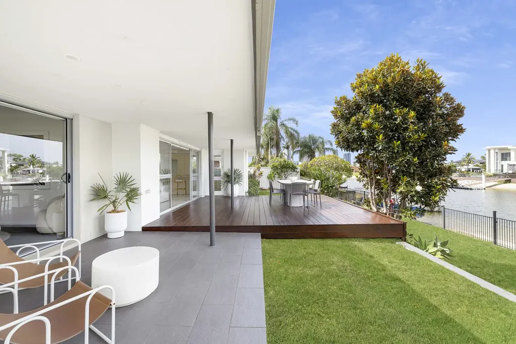 Broadbeach Waters 4房  A 'Golden Triangle' Waterfront Opportunity