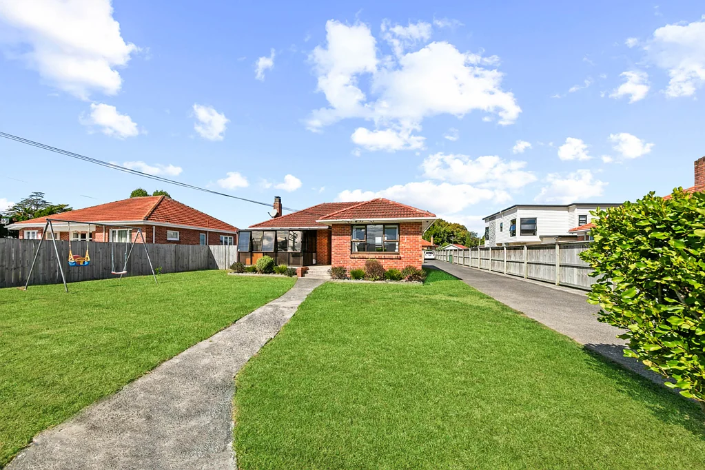 Papakura 2房  Stunning Brick and Tile Never Short On Style