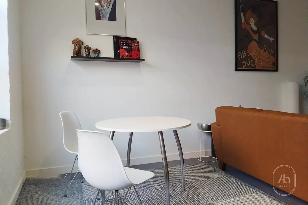 Furnished 1-Bedroom Apartment in Prime Carlton Location