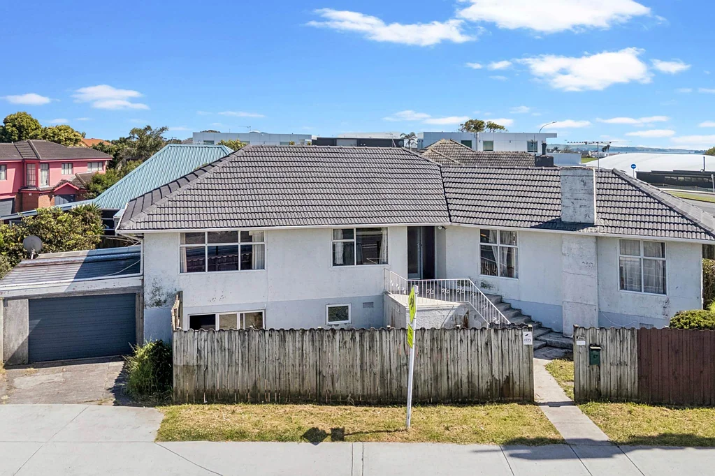 3 Bedroom Right Next to MacLean's College