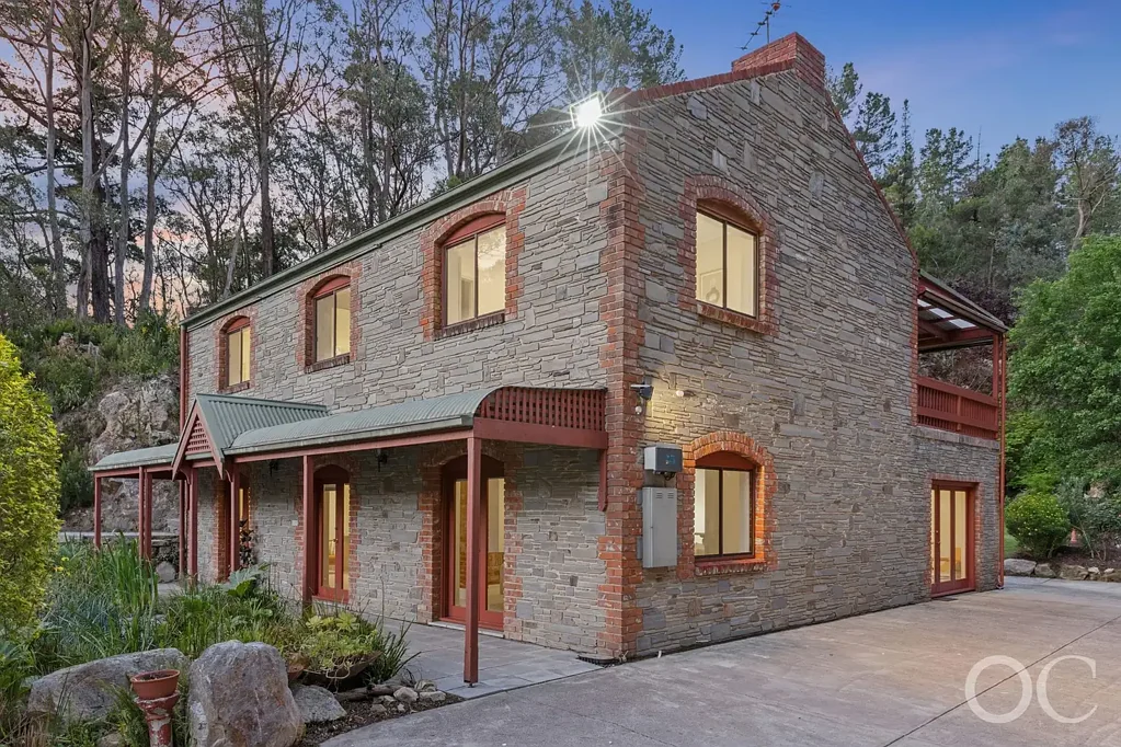 Stirling 4Kwarto Open the Door to a Hills Sanctuary with Space, Seclusion and a Special Backdrop