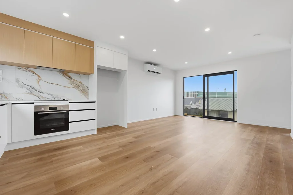 New Lynn 3 Bedroom CCC & Title issued - Ready to Move In