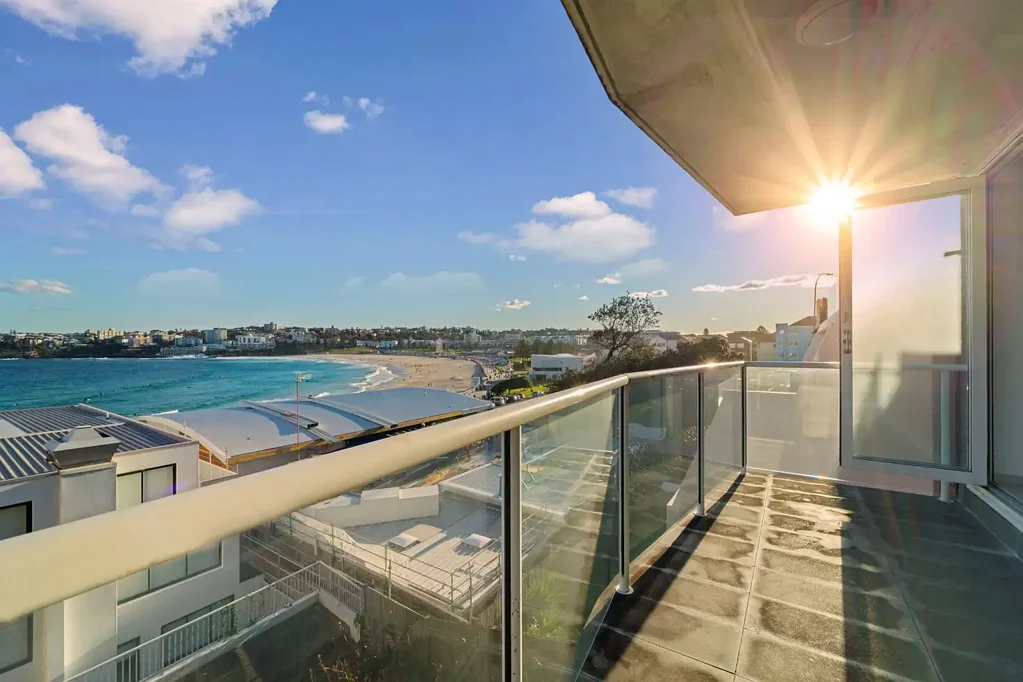 Chic Beachfront Apartment with Impressive Views