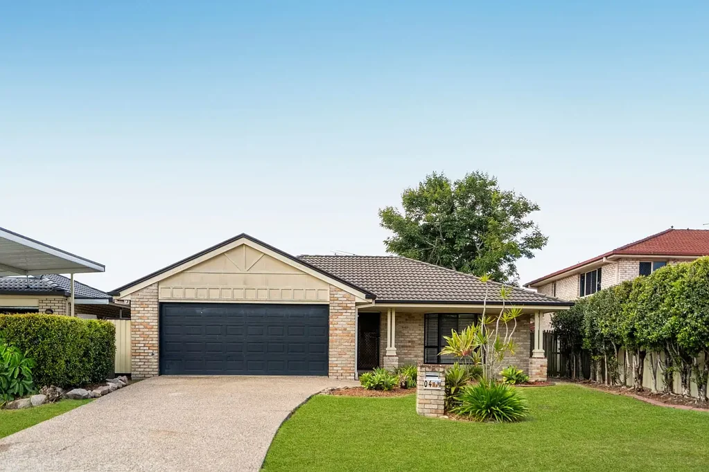 4 Lakes Entrance, Meadowbrook, QLD 4131