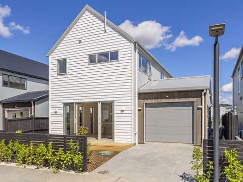 Kumeu 4 Bedroom Huapai's Modern Retreat: Elegance Awaits