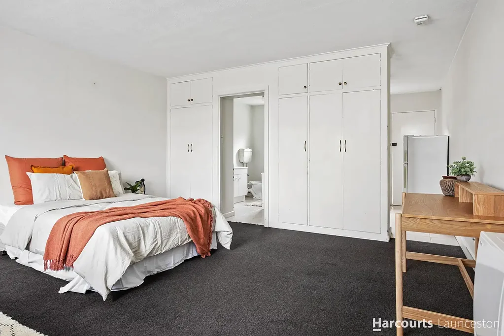 Minutes to CBD - Newly Furnished!