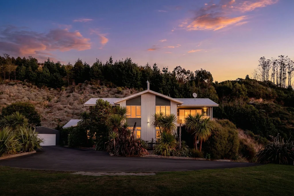 Turitea 5બેડરૂમ Elevated Living with Panoramic Manawatu Views