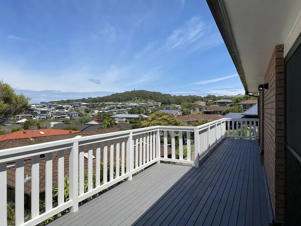 ELEVATED CUL-DE-SAC LIVING IN ONE MILE BEACH