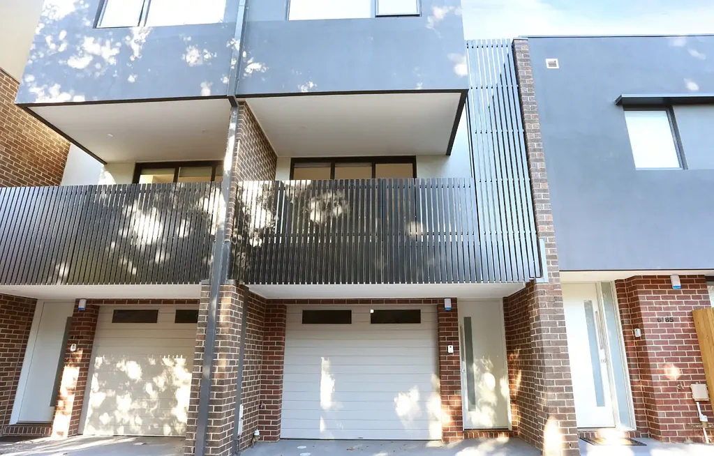 Modern Townhouse In Prime Location
