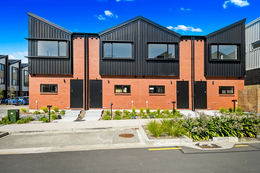 Mount Wellington 2房 全新现代精品住宅 独立产权 高性价比 优渥租金回报 产权&CCC已下发！ Get In Before It's Gone!