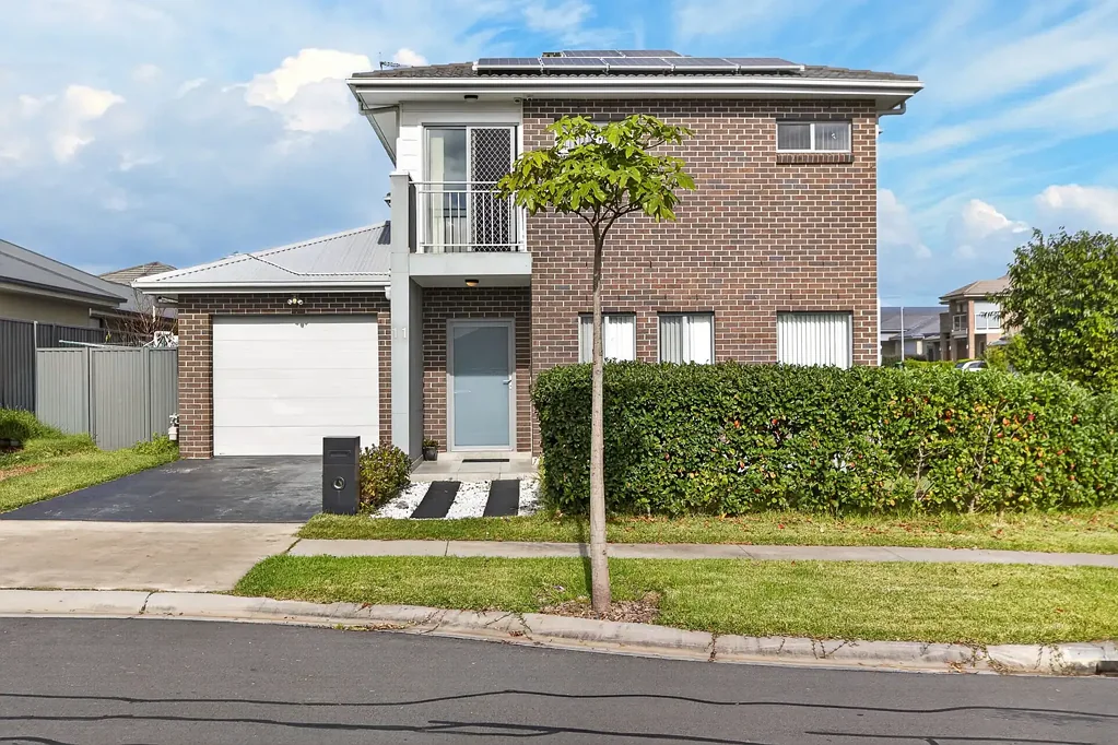 Oran Park 4침실 Spacious Family Living on a Prime Corner Position