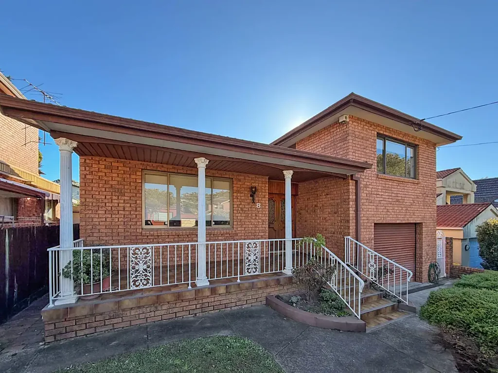 Large Family Home in the Heart of Blakehurst