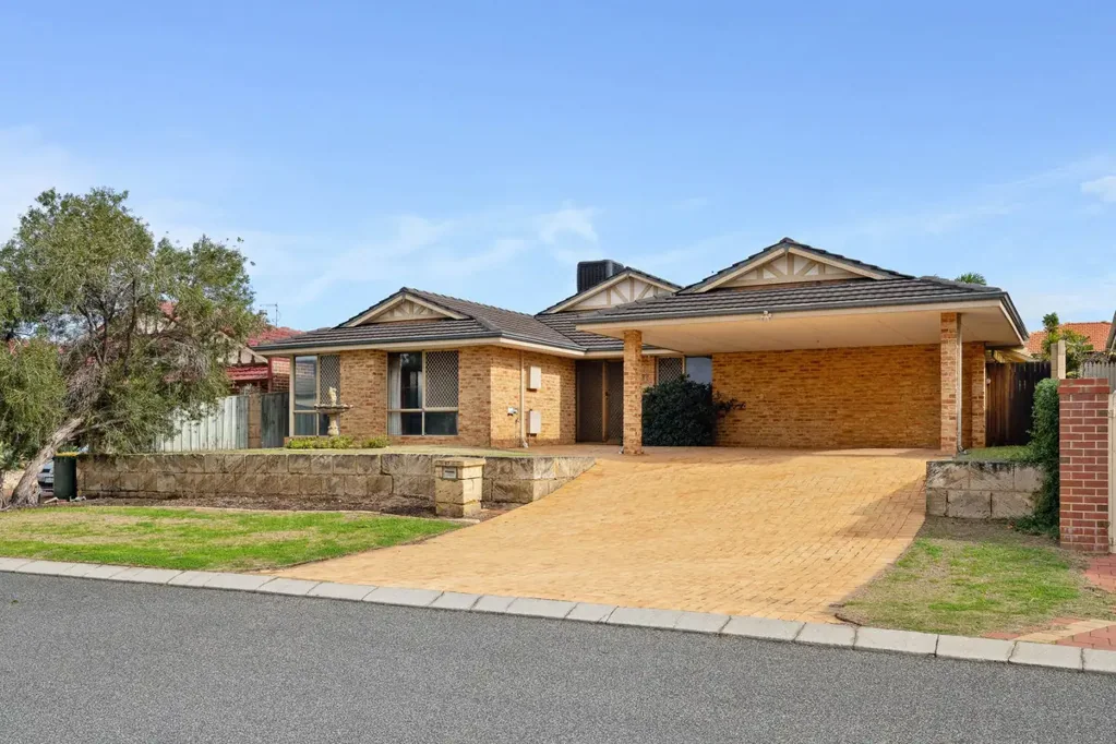 Ideal family home, only a few minutes walk to Mindarie Marina