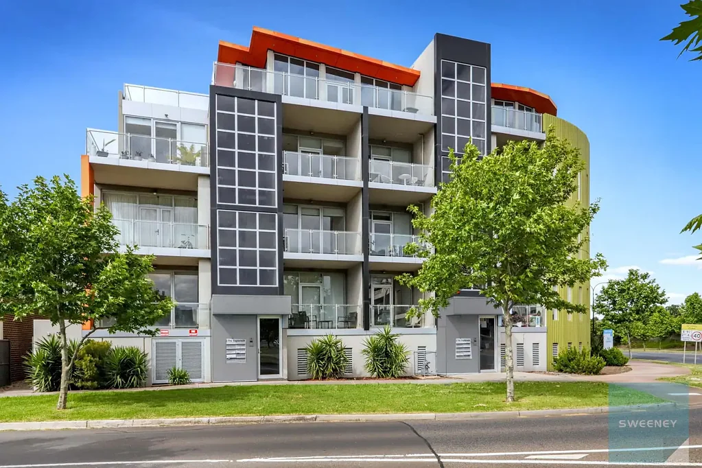2/2 The Esplanade, Caroline Springs, VIC 3023