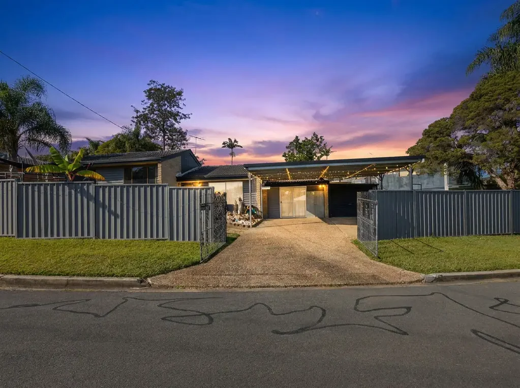 Petrie 3Habitaciones SPILT LEVEL HOME WITH PLENTY OF ROOM AND A SHED TOO