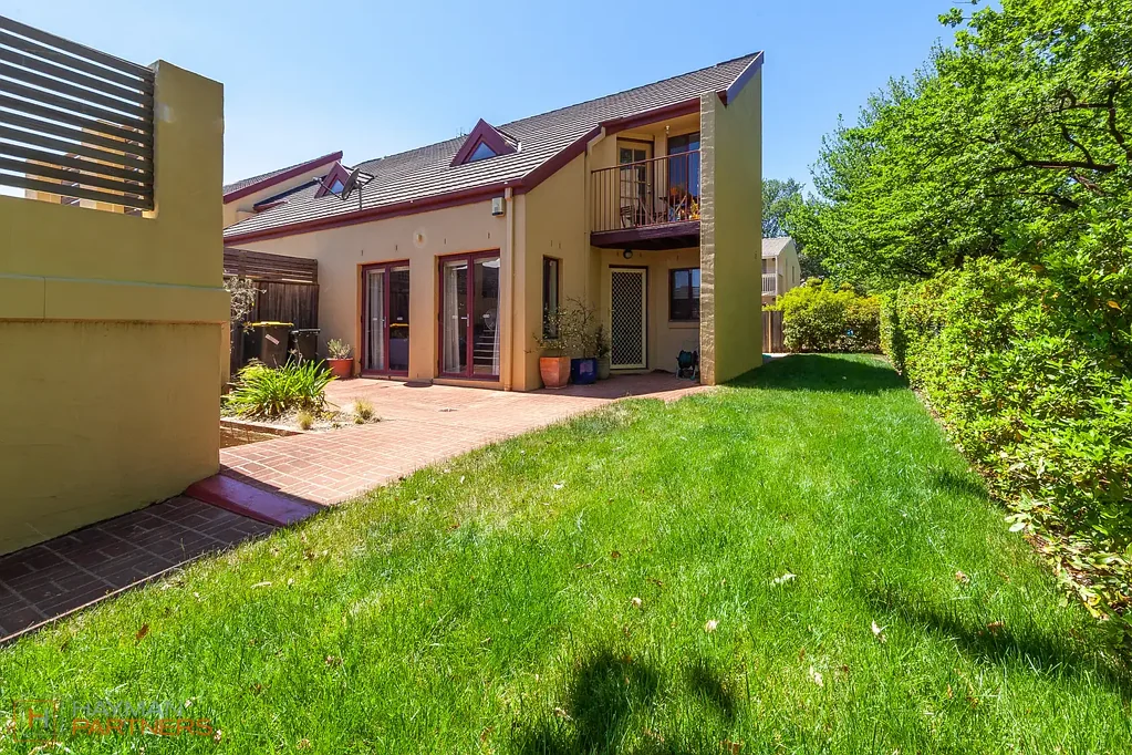 Ainslie 4ਬੈੱਡਰੂਮ Light-filled split level townhouse in the heart of Ainslie
