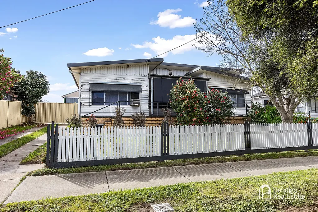THREE-BEDROOM HOME IN GOLDEN SQUARE