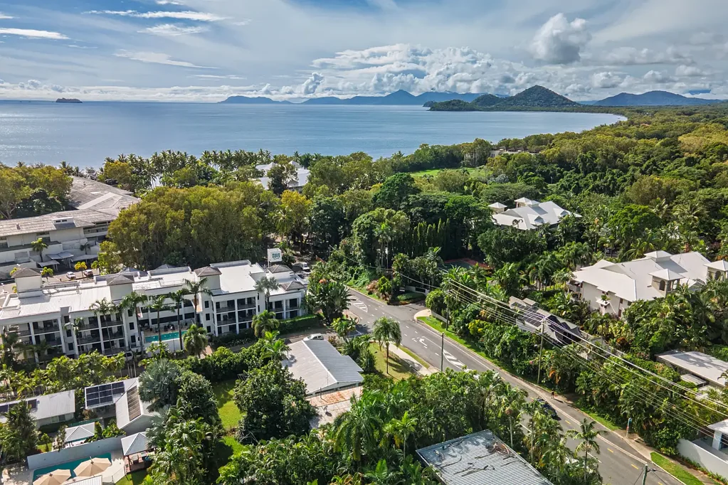 Palm Cove 3房  Golden Triangle Landholding - 809m² | Walk to Beach
