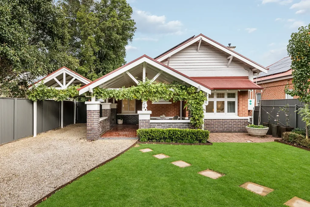 Malvern 3Kwarto A Century-Old Malvern Bungalow, Renovated, Extended and Reimagined for Modern Living - Glenunga International HS Zone.