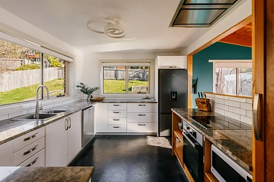 Kusina - 12 Pengali Place, Devonport, TAS 7310