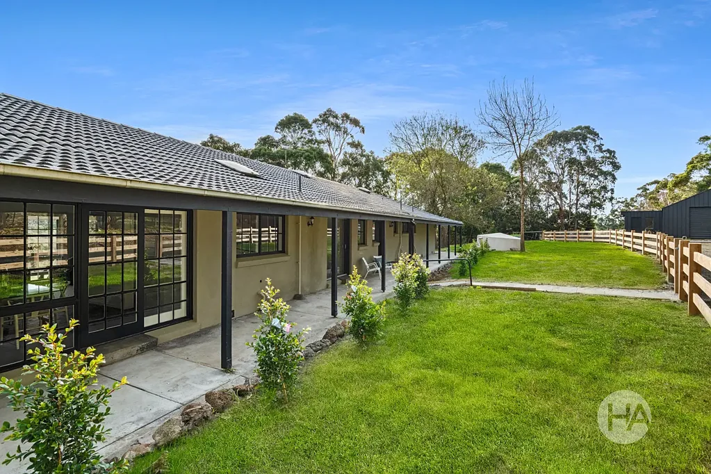 Mornington 4房 宁静乡村9.7英亩 地中海视野 工作室综合体 高端电器厨房 主卧衣帽间套间 开放式办公空间 A Country Soul with Coastal Convenience