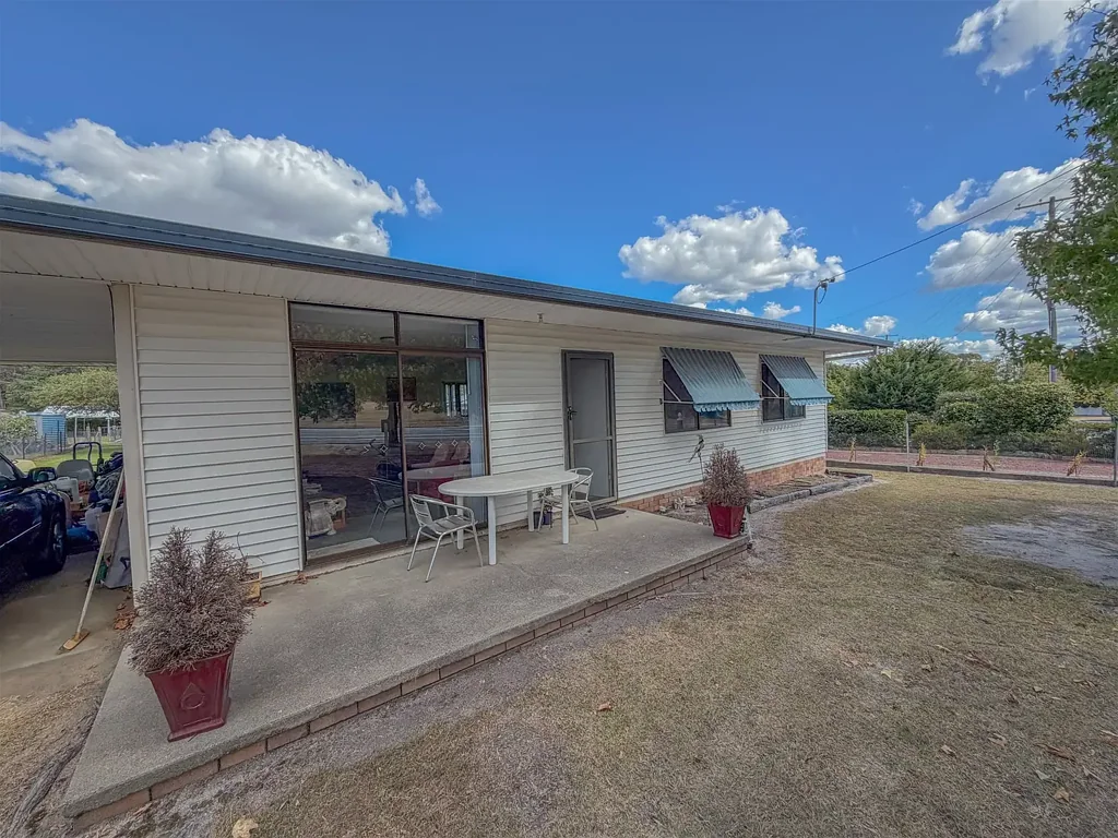 Stanthorpe 2 Bedroom Easy Living on a Generous Block