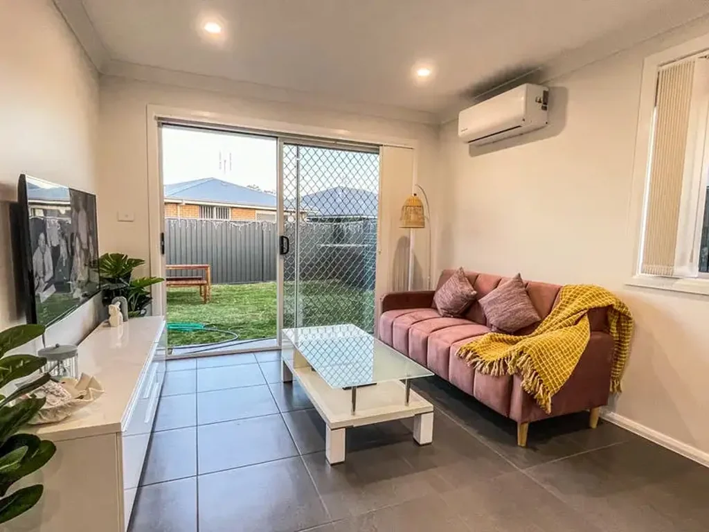 FULLY FURNISHED GRANNY FLAT