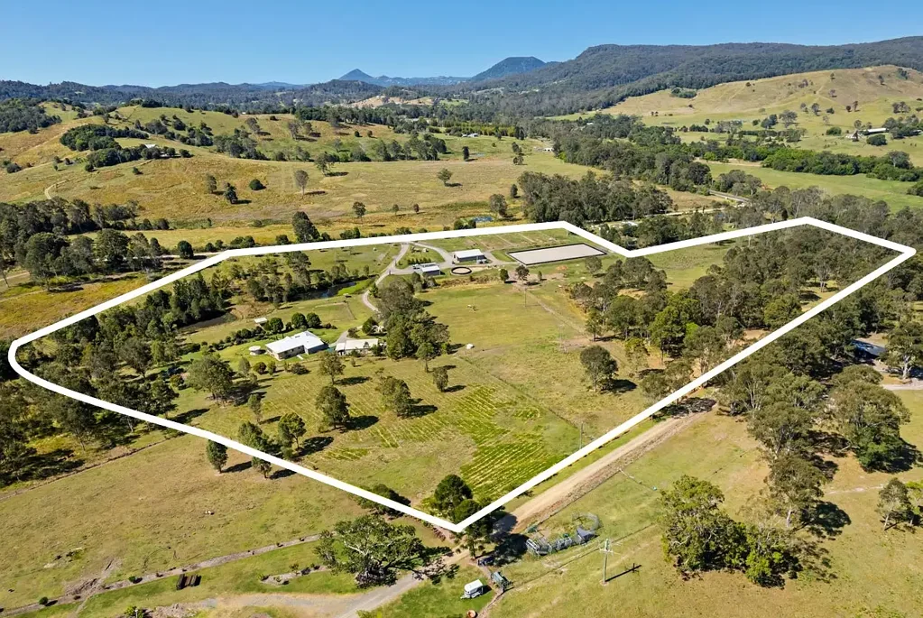 Belli Park 4房  WORLD CLASS 33 ACRE EQUESTRIAN ESTATE, PROFESSIONAL 70M X 35M ARENA, 5 STABLE COMPLEX & 9 ELECTRIFIED PADDOCKS!!!