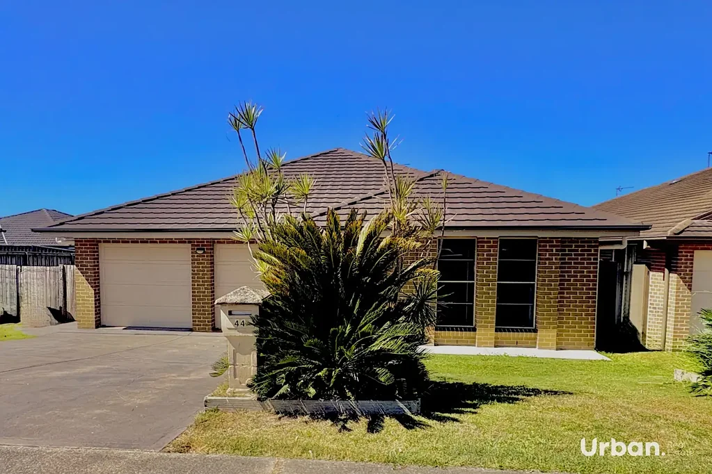 Spacious Four Bedroom Family Living in Aberglasslyn for Lease!