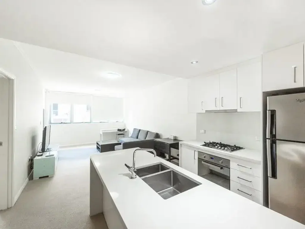Fully Furnished One Bedroom plus Study Room Close to Waterside