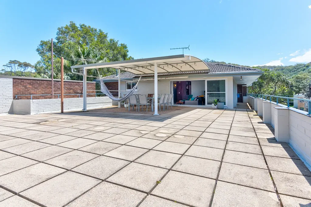 Fully Furnished Penthouse Apartment in the Heart of Newport