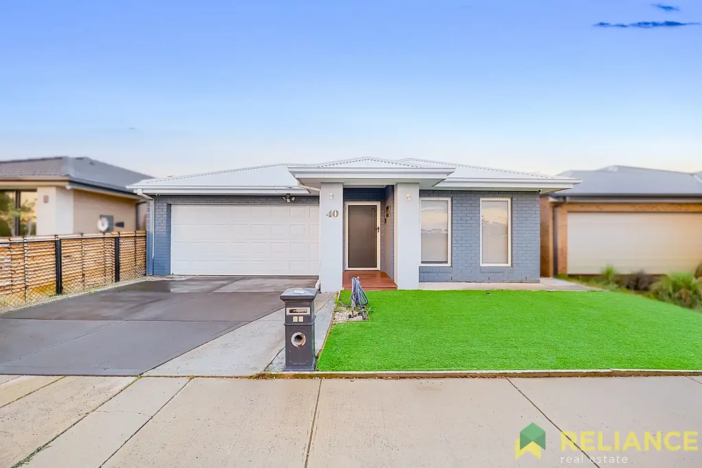 Maddingley 5 Bedroom Perfect 4-Bedroom Family Home Near Shops and Amenities!