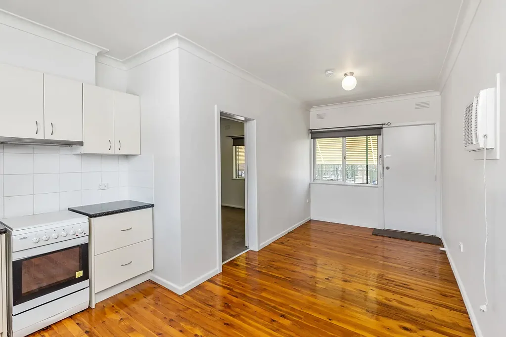Quaint Central wagga Unit