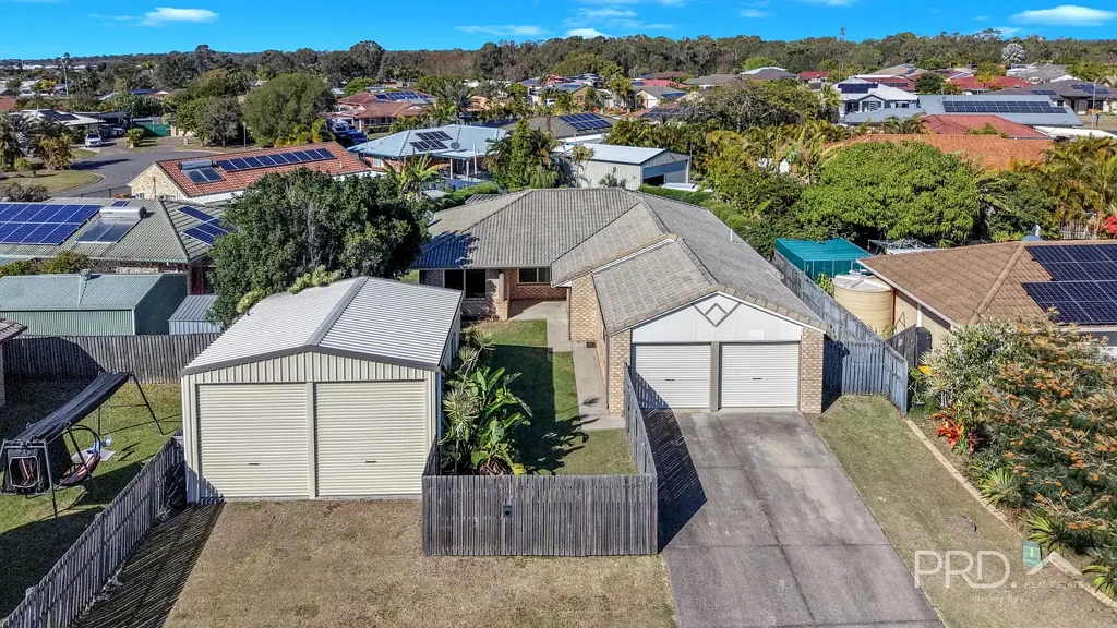 Point Vernon 4 Slaapkamer 6m x 6m SHED WITH 3m HIGH ROLLER DOORS - MASSIVE COVERED ENTERTAINING AREA - DOUBLE GARAGE - QUIET CUL DE SAC - PRIVACY FENCED 719 m2 ALLOTMENT
