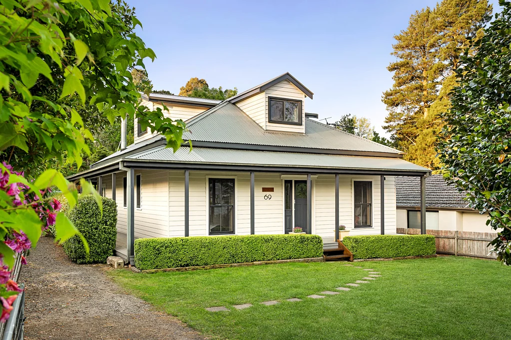 69 Backhouse Street, Wentworth Falls, NSW 2782