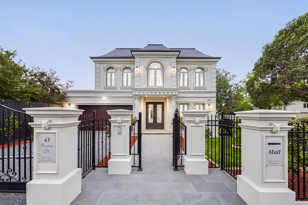 Balwyn 5Kwarto French Provincial Grandeur, Refined Contemporary Living